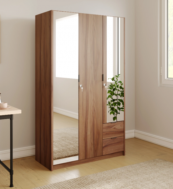 Lemari pakaian dengan cermin di bagian pintu